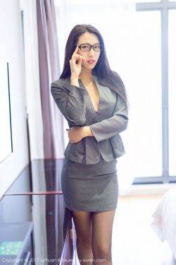 努力适应他的尺寸